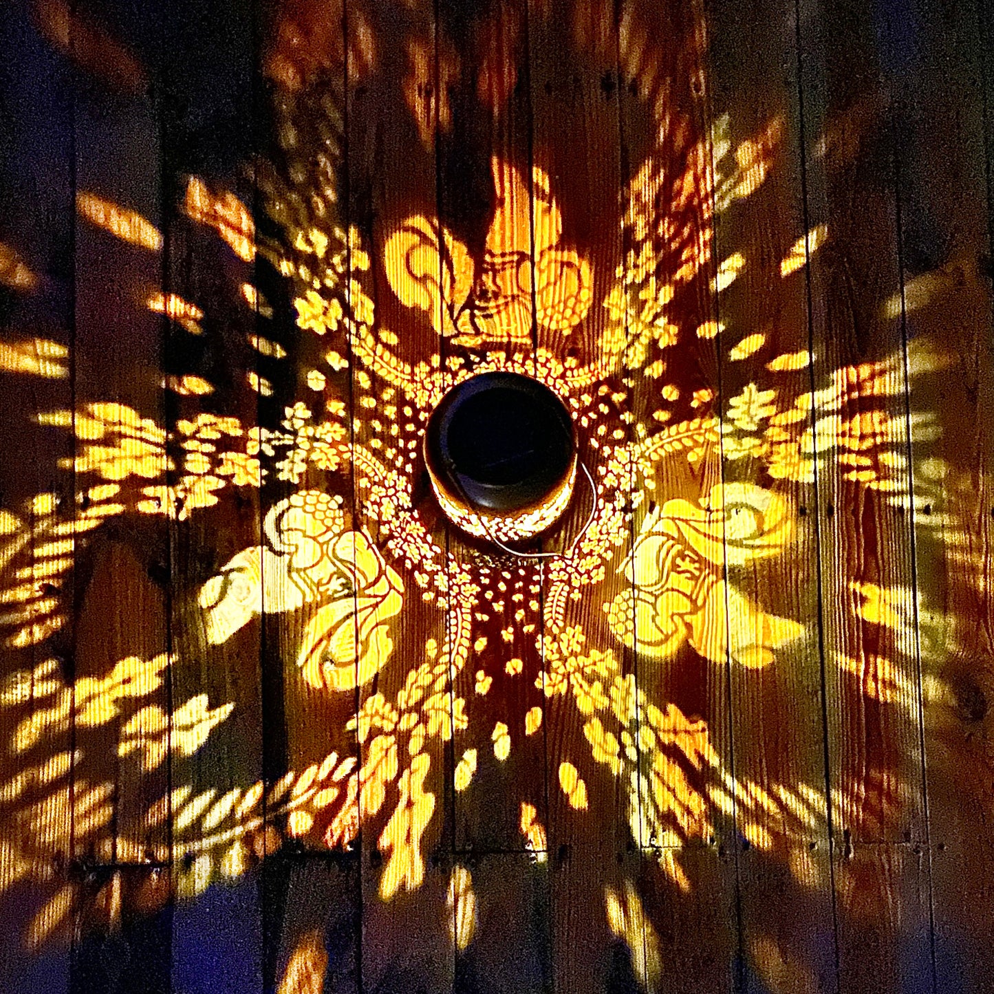 2 Pack Squirrel Solar Lanterns Outdoor Waterproof Hanging Solar Lights Squirrel Gifts for Women Men Metal Decorative LED Lanterns for Yard, Patio, Lawn, Tabletop, Pathway, Landscape, Garden Decor