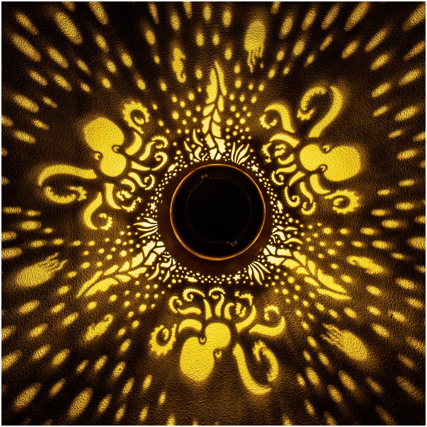 Octopus Solar Lanterns Outdoor Waterproof,Hanging Solar Lights Octopus Gifts for Women Men Metal LED Decorative Light for Yard,Patio,Lawn,Tabletop,Pathway,Landscape,Garden Decor